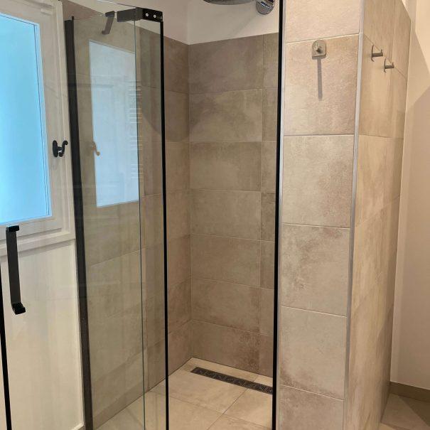 56 - bathroom upstairs bedroom 4+5